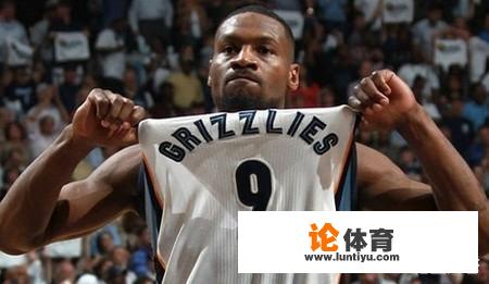 NBA一共有多少只球队，现役球员多少人？