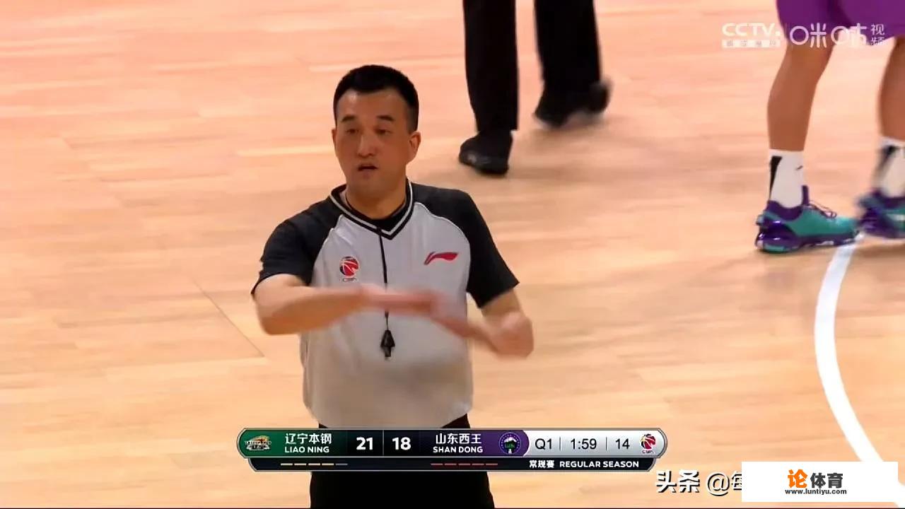 CBA裁判比赛事还火爆？同样相近的行为为什么有两种不同判罚