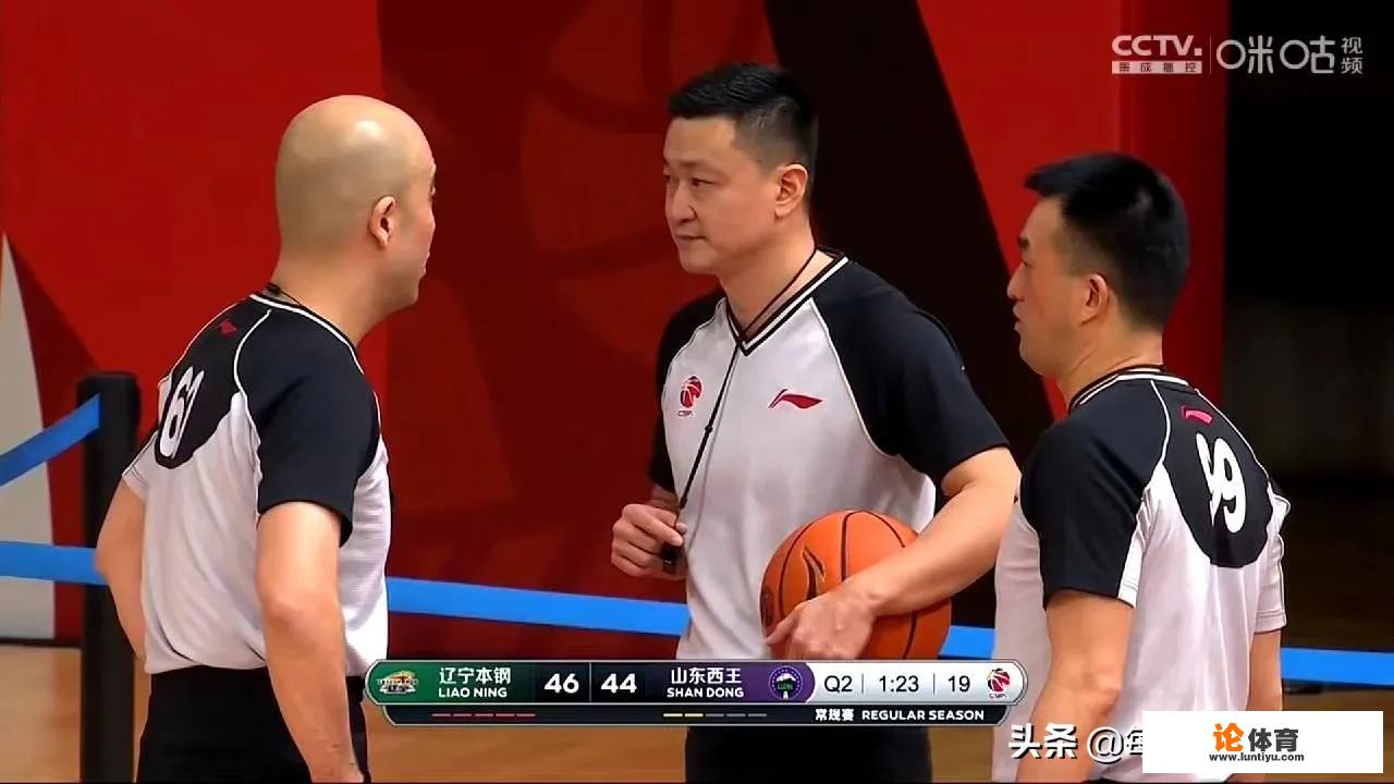 CBA裁判比赛事还火爆？同样相近的行为为什么有两种不同判罚
