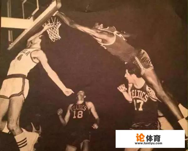 “指环王”拉塞尔，作为球员拿了11个NBA总冠军，怎么评价他在NBA历史上的地位