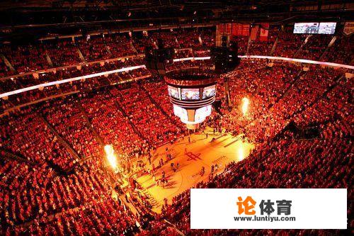 NBA主场比赛时，球迷座位上会放有统一的衣服，比赛完了以后，会收回吗