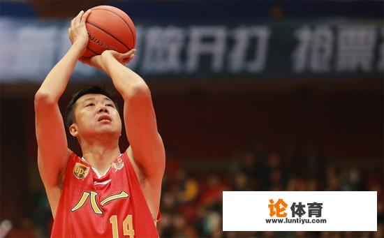 王治郅为什么没能留在NBA，他年轻的时候有多厉害