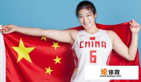中国女篮主力李梦两获大赛MVP，场下打扮也很漂亮，你怎么看