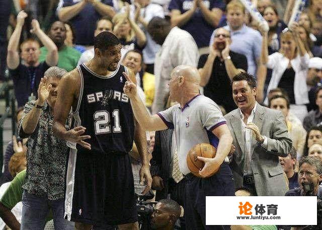 乔伊克劳福德接受采访表示邓肯的笑很烦人,所以自己才把他驱逐,怎么评价这个事件 乔伊克劳福德接受采访表示邓肯的笑很烦人,所以自己才把他驱逐,怎么评价这个事件