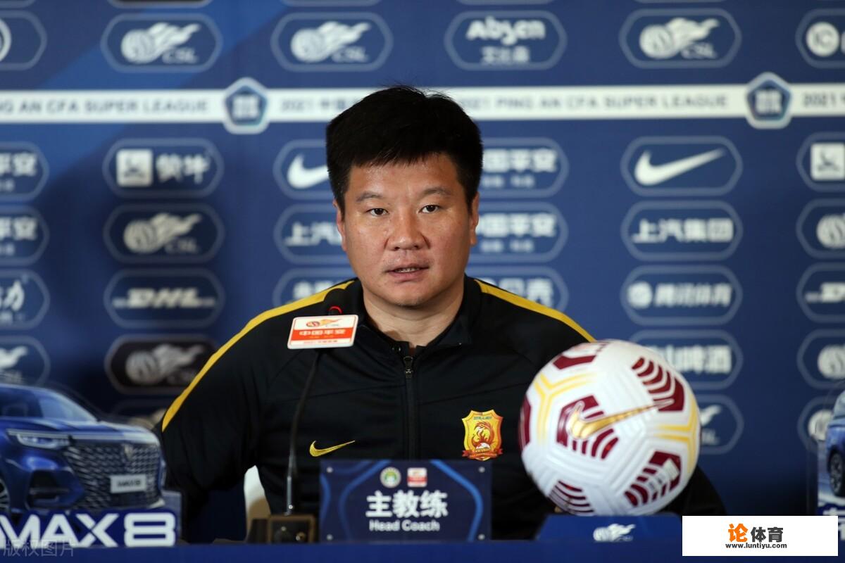 中超保级组还剩4轮!前4轮8分的武汉队,究竟还要几分完成保级 中超保级组还剩4轮!前4轮8分的武汉队,究竟还要几分完成保级