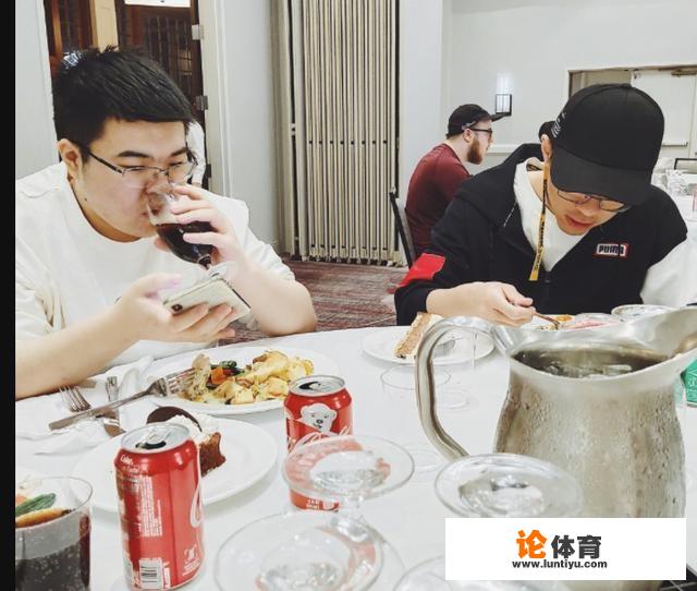 PGC总决赛：4AM席地用餐，韦神高脚杯喝肥宅水，王欣日渐消瘦，PCL为何这么惨