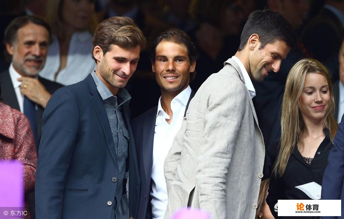 C罗观战德约科维奇ATP总决赛徒手抓网球,英雄救美不成反倒误伤女友,你如何看 C罗观战德约科维奇ATP总决赛徒手抓网球,英雄救美不成反倒误伤女友,你如何看