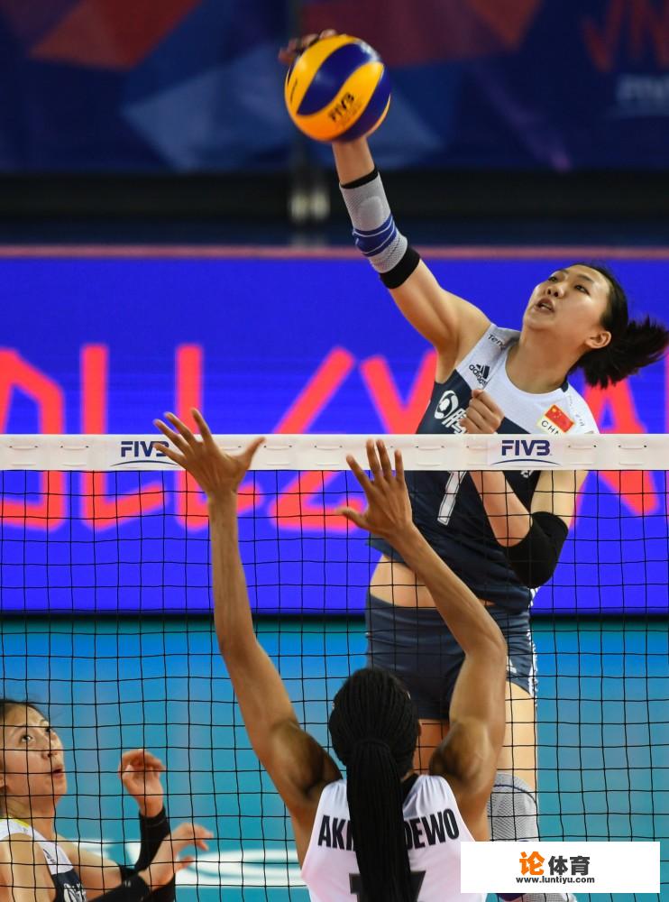 中国女排VS荷兰女排，中国女排25-17拿下第二局，是谁导演了中国队第二局的大胜