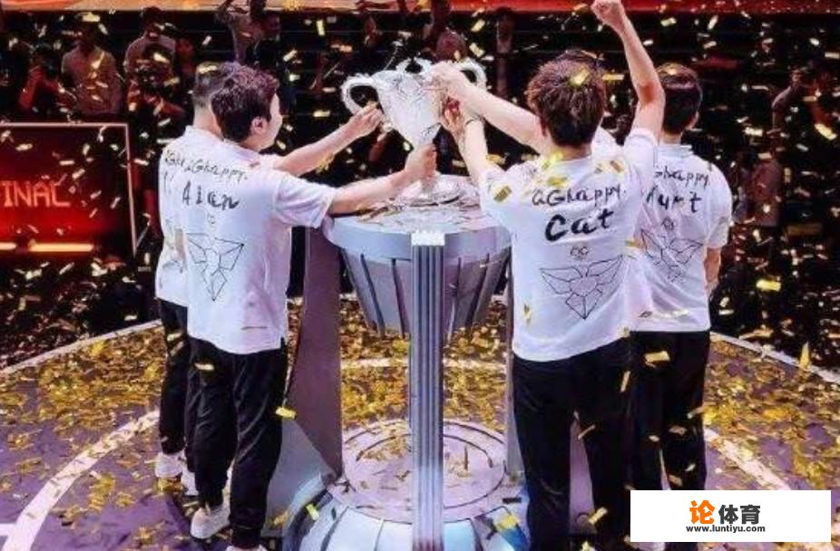 玩王者荣耀也能赚钱的四种方法，代练只是其中一个，其他三个你知道吗