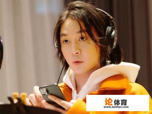 玩王者荣耀也能赚钱的四种方法，代练只是其中一个，其他三个你知道吗