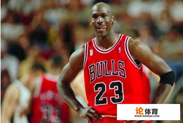 NBA有没有一个赛季，哪位球员得分过3000的，不算季后赛