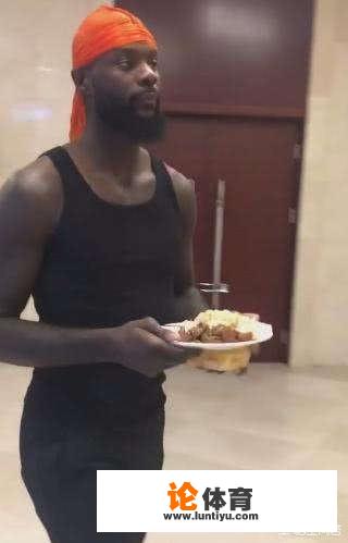 当CBA外援遇上中国美食的时候,都会有什么样的反应 当CBA外援遇上中国美食的时候,都会有什么样的反应