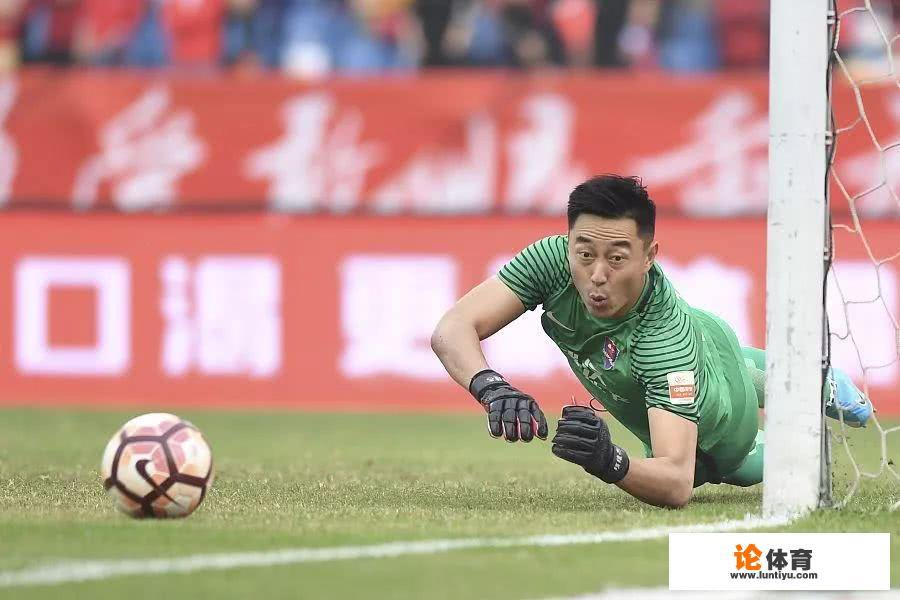 中超“喝水哥”再次出境，向着u23队友锁喉，你是怎么看的