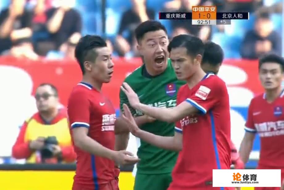 中超“喝水哥”再次出境，向着u23队友锁喉，你是怎么看的