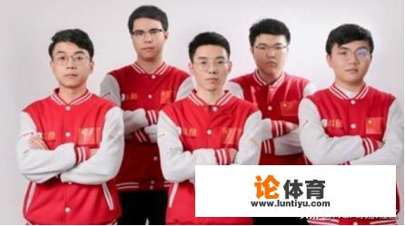 绝地求生训练赛周莉莉圈边堵截Longskr，先手出枪却被其瞬间反杀，211真的老了吗