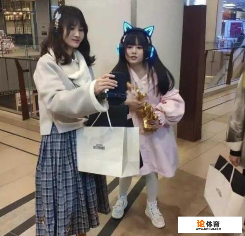 绝地求生：火线妹线下翻车，看了沫子真人，网友：这是电竞邓紫棋，你有何看法