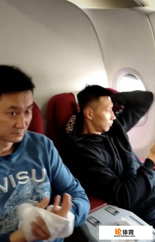 广东宏远坐飞机遭人偷拍，赵睿为此怒怼网友引争议，你怎么看