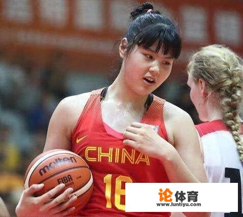 女篮小将李月汝为什么会被球迷称为女篮“最萌大中锋”呢