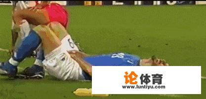 02年世界杯韩国2-1意大利的离奇判罚，是丑闻还是奇迹