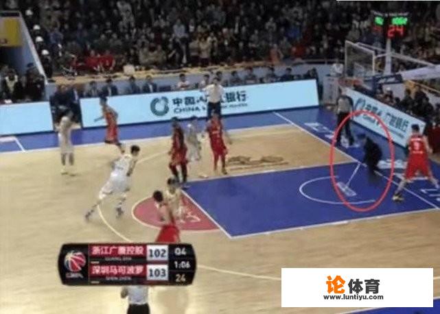 大家怎么看广厦主场对阵深圳最后一分钟,擦地哥进场成功的阻碍深圳快攻的机会 大家怎么看广厦主场对阵深圳最后一分钟,擦地哥进场成功的阻碍深圳快攻的机会