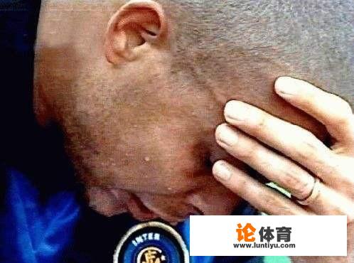 国际米兰90年代到06年之前阵容也那么强,怎么没拿过意甲冠军 国际米兰90年代到06年之前阵容也那么强,怎么没拿过意甲冠军