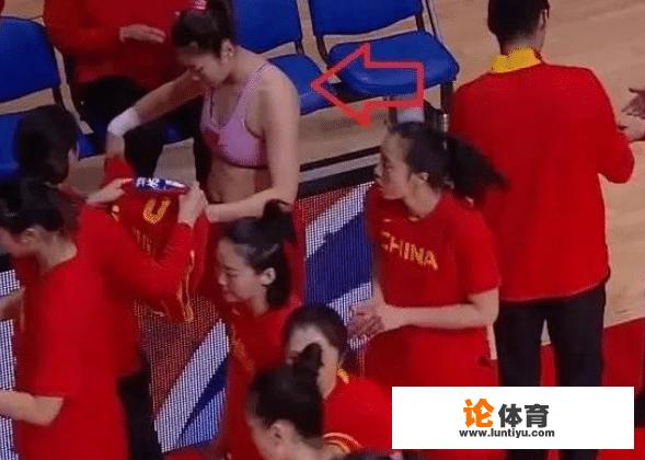 签约耐克成中国女篮第一人，女篮“詹姆斯”李梦的代言费有多少呢？你怎么看