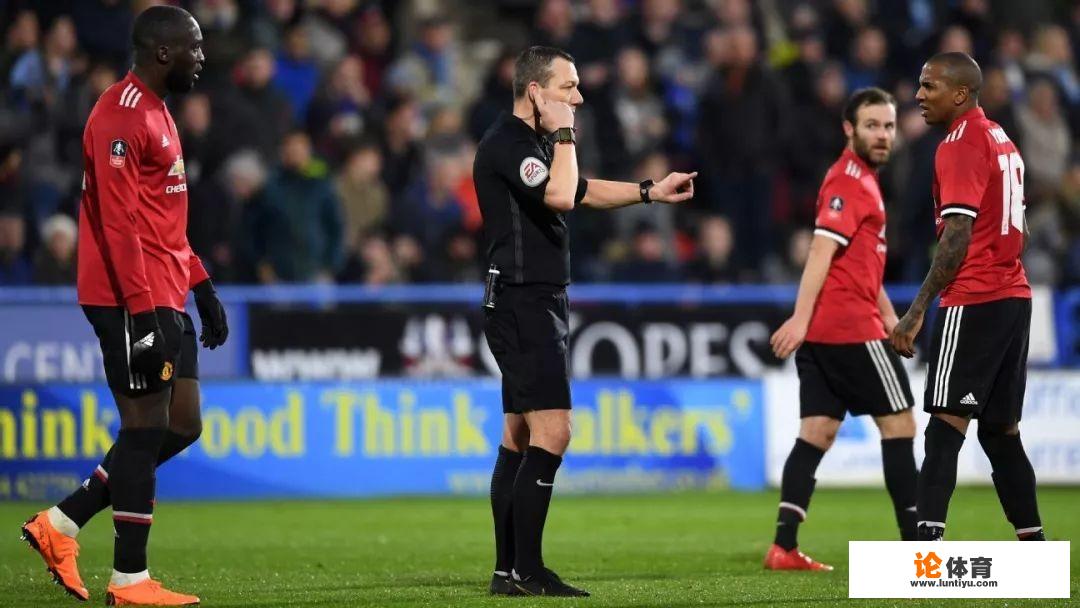 裁判和球员若不是同一个国家的,他们在球场上怎么进行沟通 裁判和球员若不是同一个国家的,他们在球场上怎么进行沟通