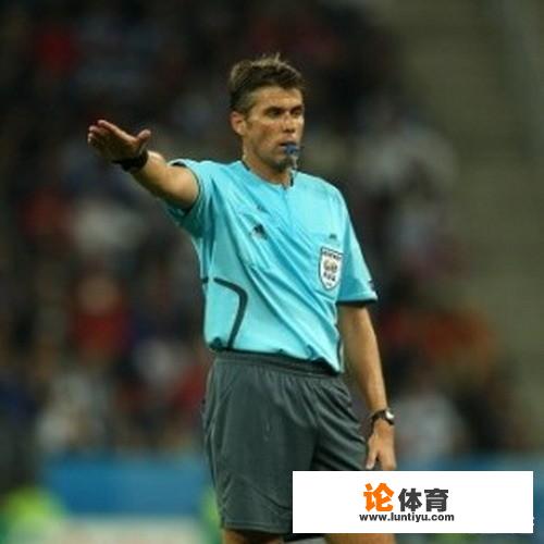 裁判和球员若不是同一个国家的,他们在球场上怎么进行沟通 裁判和球员若不是同一个国家的,他们在球场上怎么进行沟通