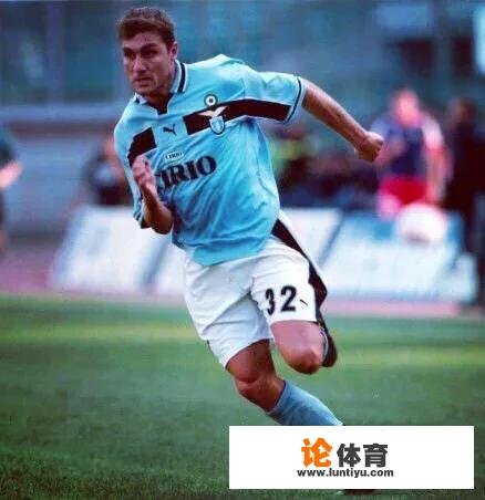 意大利足球运动员维埃里的职业生涯能简单介绍下吗 意大利足球运动员维埃里的职业生涯能简单介绍下吗