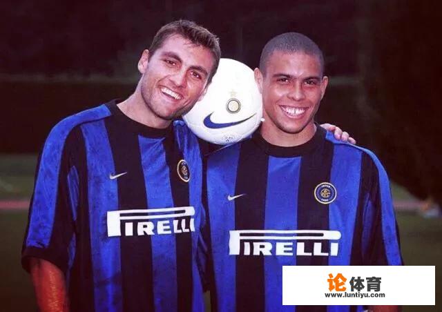 意大利足球运动员维埃里的职业生涯能简单介绍下吗 意大利足球运动员维埃里的职业生涯能简单介绍下吗