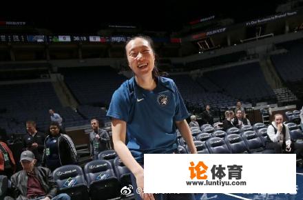 WNBA季前赛，邵婷出战6分钟得到2分！球迷称她比姚明第一场出色，怎么回事