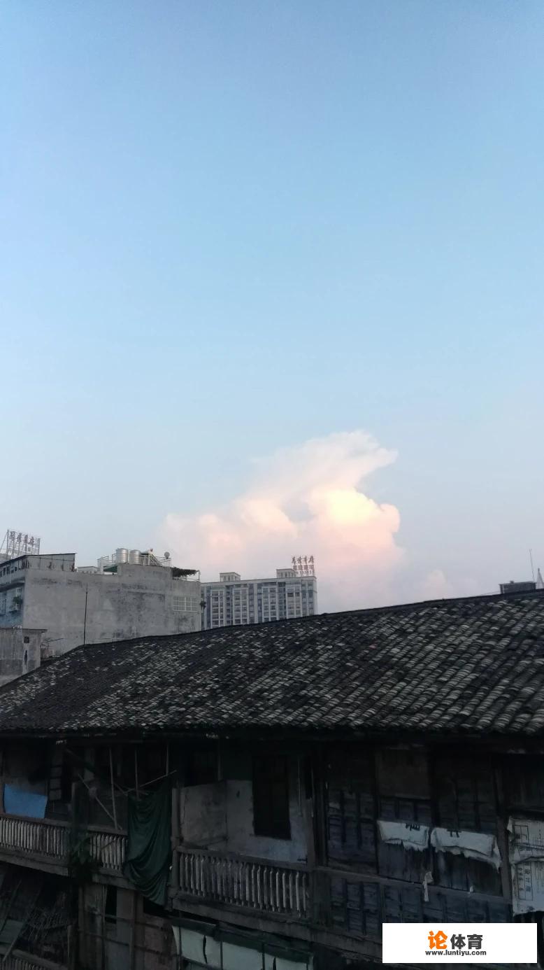 你在头条上看到过哪些美丽的摄影图片，特别是关于晚霞、云彩，请发图分享一下