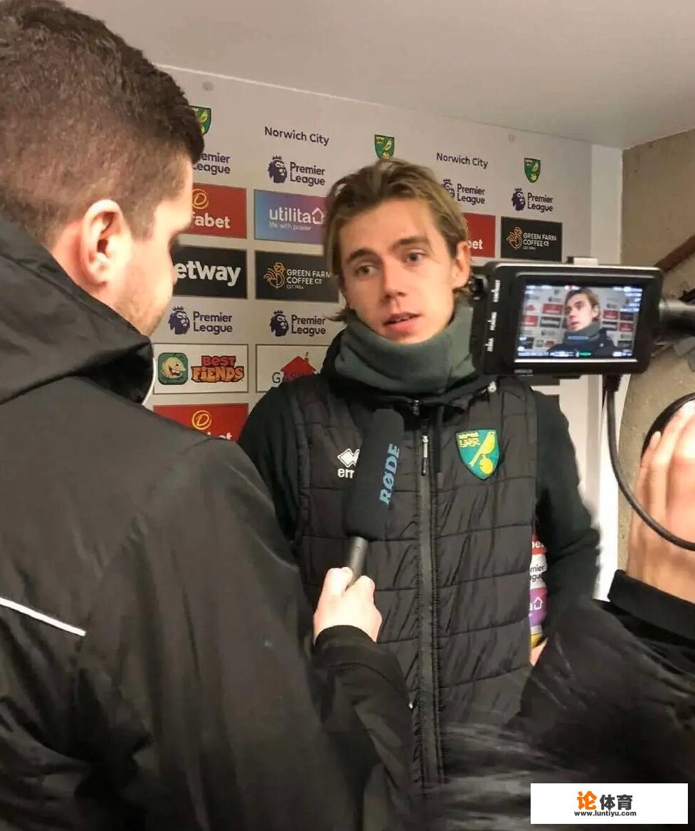 帅气+金发+户口本，与热刺的点球大战主罚前颠球热身，他会成为英超新小贝吗