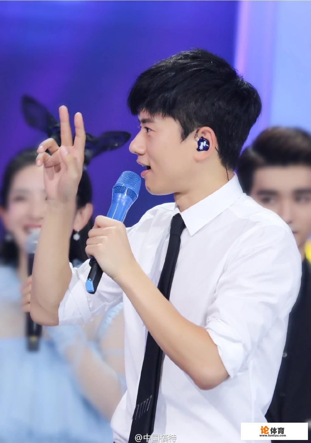 娱乐圈都发生过哪些“以为是青铜、其实是王者”的事情