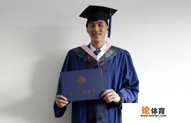 郭艾伦连续4场20+，如今又拿到硕士学位，他真是打球好学习好，没受照顾吗