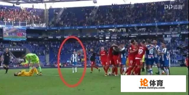 队友打架武磊旁观,有人说武磊这样做会被队友孤立,你怎么看 队友打架武磊旁观,有人说武磊这样做会被队友孤立,你怎么看