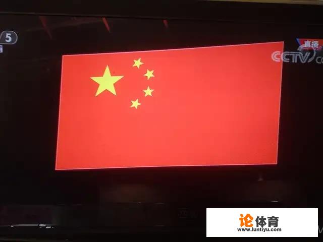 乒乓球世界杯颁奖礼，冠军奖大米，亚军发代金券，只升冠军队国旗。你怎么看