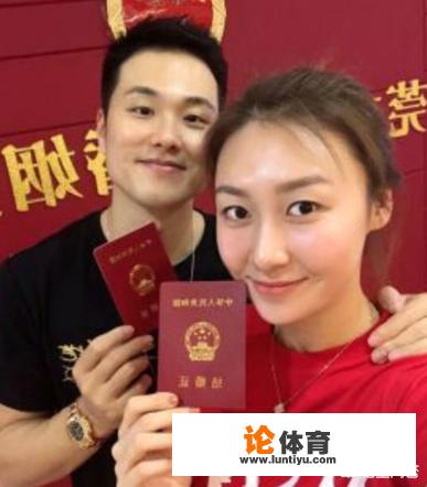 球场失意情场得意！CBA广东队孟铎领证结婚！他的女友是谁？颜值如何