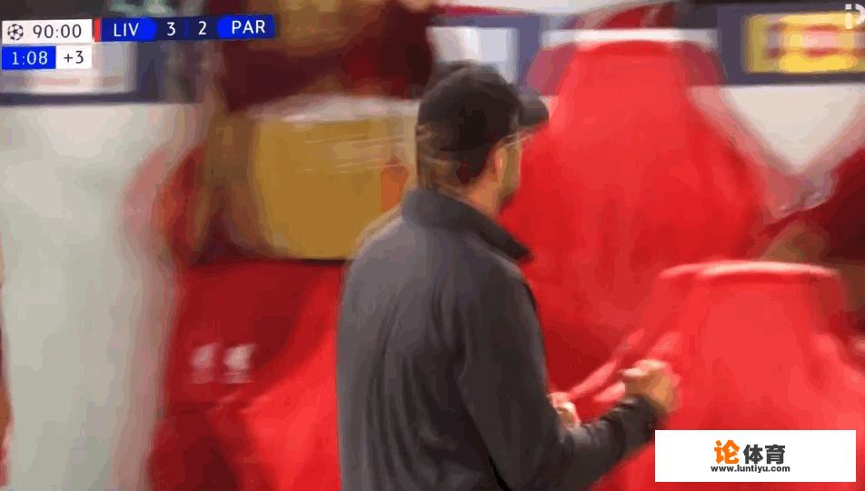 欧冠菲尔米诺绝杀大巴黎后，萨拉赫在替补席怒摔水瓶，对此你如何评价