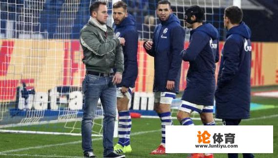 极端球迷抢过沙尔克队长袖标,王者是否延续 极端球迷抢过沙尔克队长袖标,王者是否延续