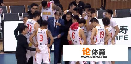 CBA第21轮同曦95：87天津，前锋于长春赛中裤子穿反自己不知，他故意的吗