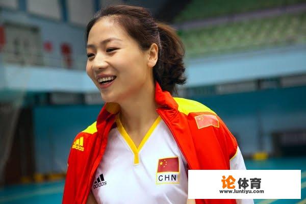 女排美女球员魏秋月解说出彩,像她这样的名将解说一场比赛出场费有多少 女排美女球员魏秋月解说出彩,像她这样的名将解说一场比赛出场费有多少