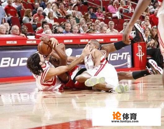 NBA历史上有没有人骗犯规动作太假把裁判都给看笑的情况