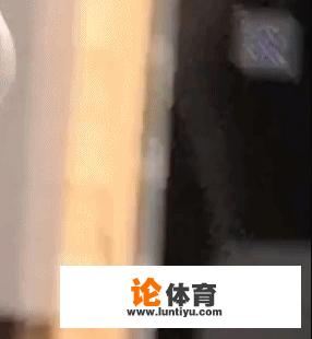 C罗日常晒幸福泳池边“偷拍”女友,乔治娜身材傲人抢镜,你怎么看 C罗日常晒幸福泳池边“偷拍”女友,乔治娜身材傲人抢镜,你怎么看