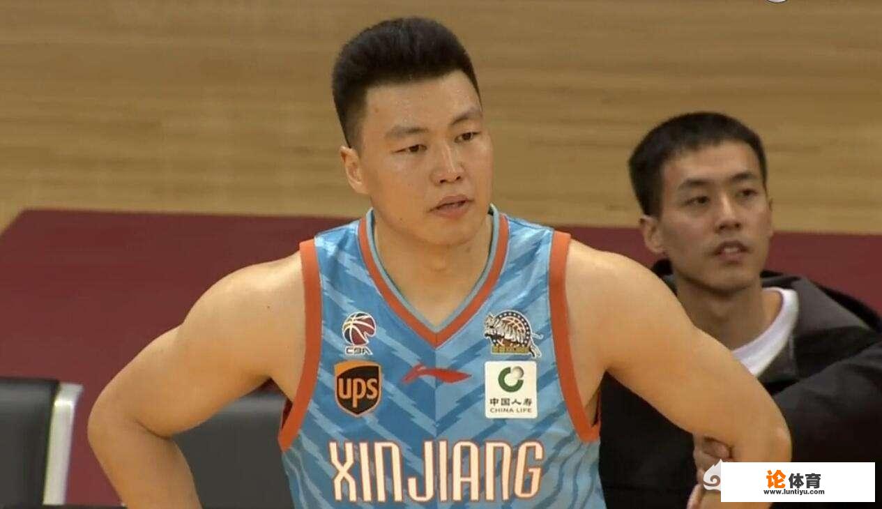 4投0中一分未得,新疆男篮95-105不敌上海,800万年薪的李根到底怎么了 4投0中一分未得,新疆男篮95-105不敌上海,800万年薪的李根到底怎么了