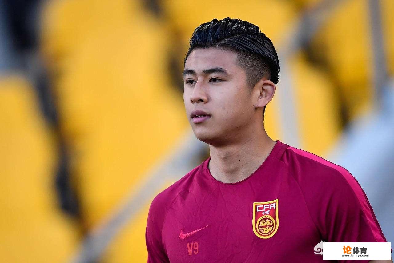 张玉宁为何能在国外踢球 张玉宁为何能在国外踢球