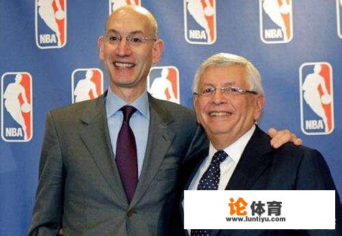往年的NBA总决赛球场中央都会有一个总冠军奖杯图案而为什么今年勇士跟猛龙的没有?_nba地铁 往年的NBA总决赛球场中央都会有一个总冠军奖杯图案而为什么今年勇士跟猛龙的没有?_nba地铁