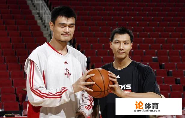 姚明易建联首次NBA“中国德比”是什么时候？两人各自的表现到底怎样？你如何看待？_姚明易建联nba