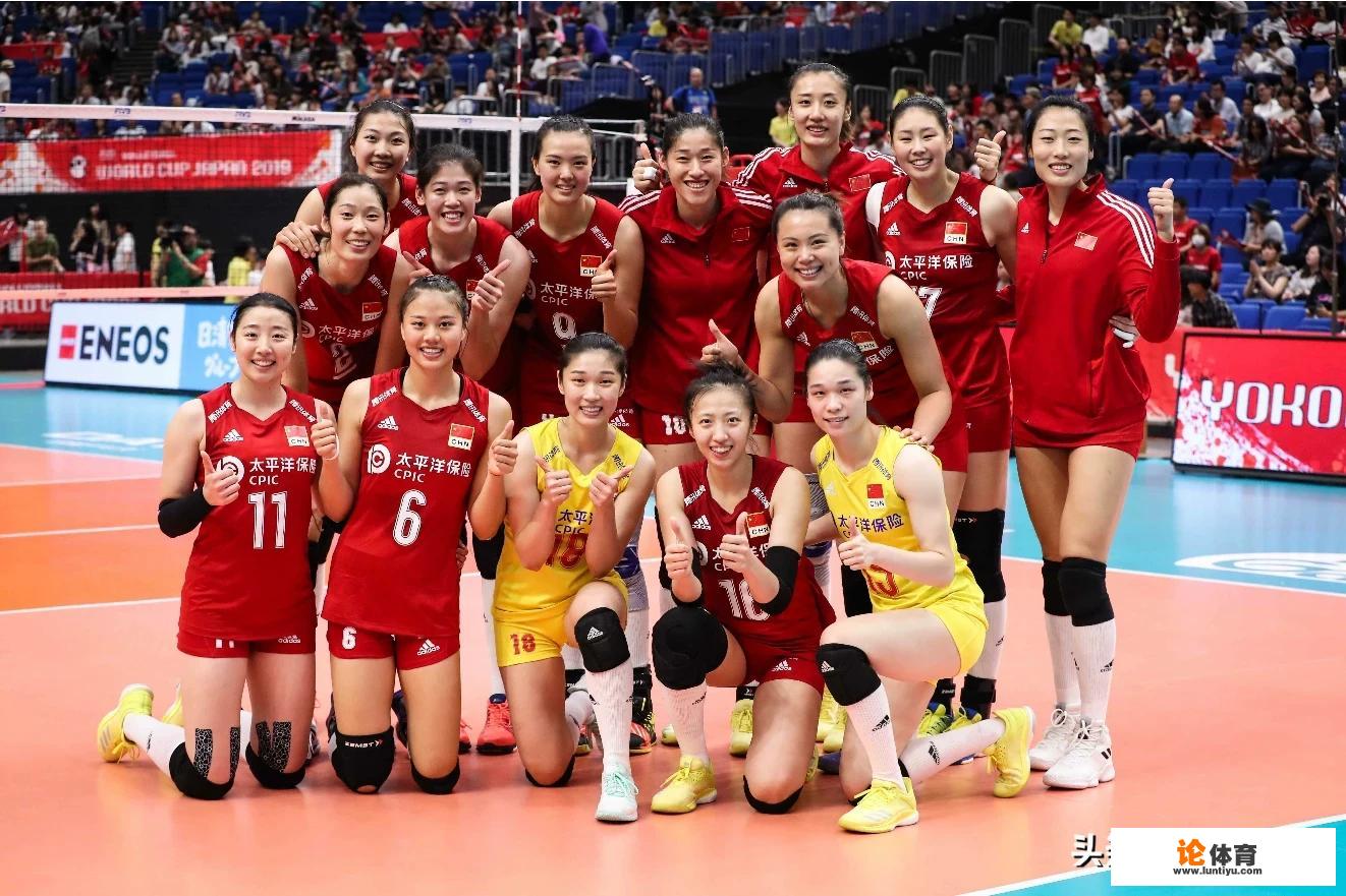 袁心玥在关键时刻被换下，貌似她有点不开心。而赛后王媛媛与朱婷都来安慰，你怎么看？_排球比赛赛点倒计时