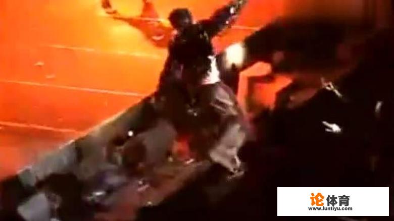 哪些明星“出糗”的瞬间,能承包你一年的笑点?_德甲中场发球进球数量 哪些明星“出糗”的瞬间,能承包你一年的笑点?_德甲中场发球进球数量